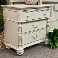 Dressers & Nightstands