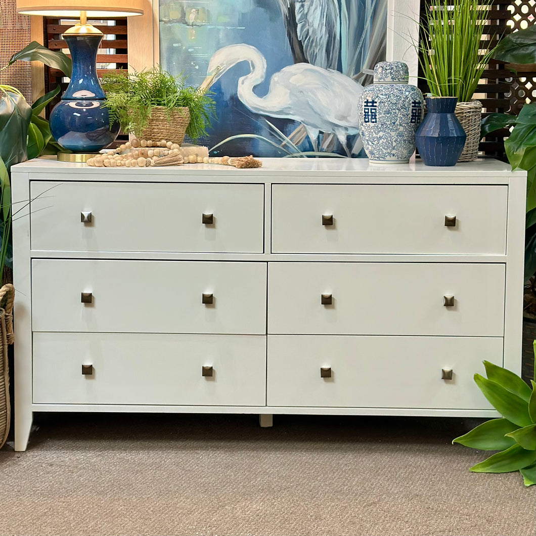 6DRW White Dresser