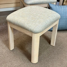 Load image into Gallery viewer, 3PC Thomasville Concole W/Stools
