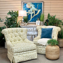 Load image into Gallery viewer, Huntington House Swivel Chair
