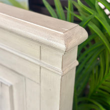 Load image into Gallery viewer, Bassett Furniture 'Shoreline' Full Bed
