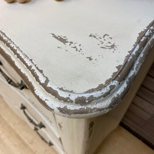 3DRW Distressed Ivory Chest