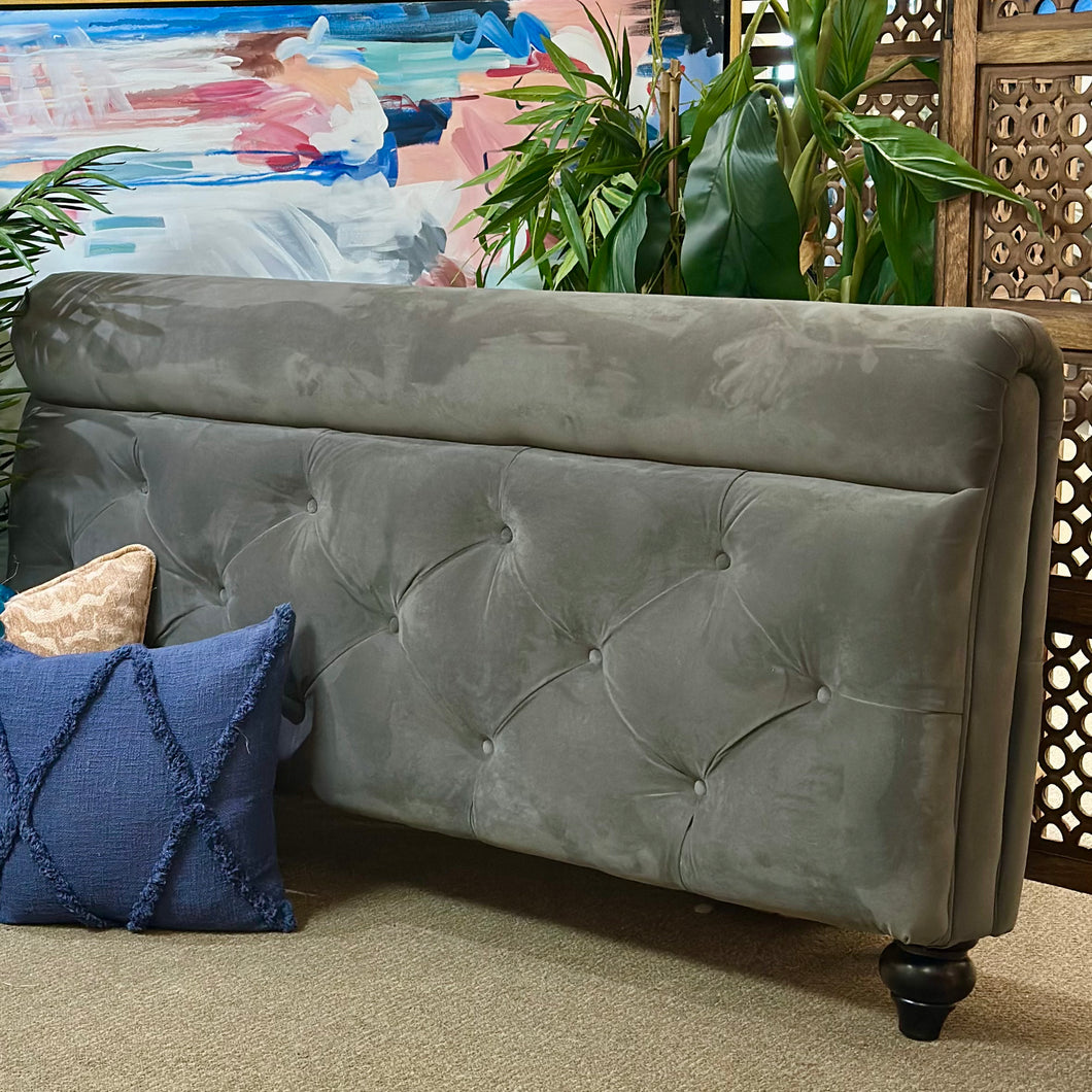 Havertys Queen Grey Tufted Bed