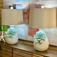 Load image into Gallery viewer, Aqua Flower Lamp

