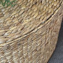 Load image into Gallery viewer, Med Seagrass Woven Coffee Table
