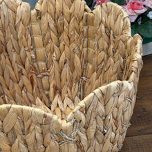 Load image into Gallery viewer, Lg Wavy Woven Basket
