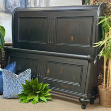 Load image into Gallery viewer, Ethan Allen &#39;Robyn&#39; Queen Bed
