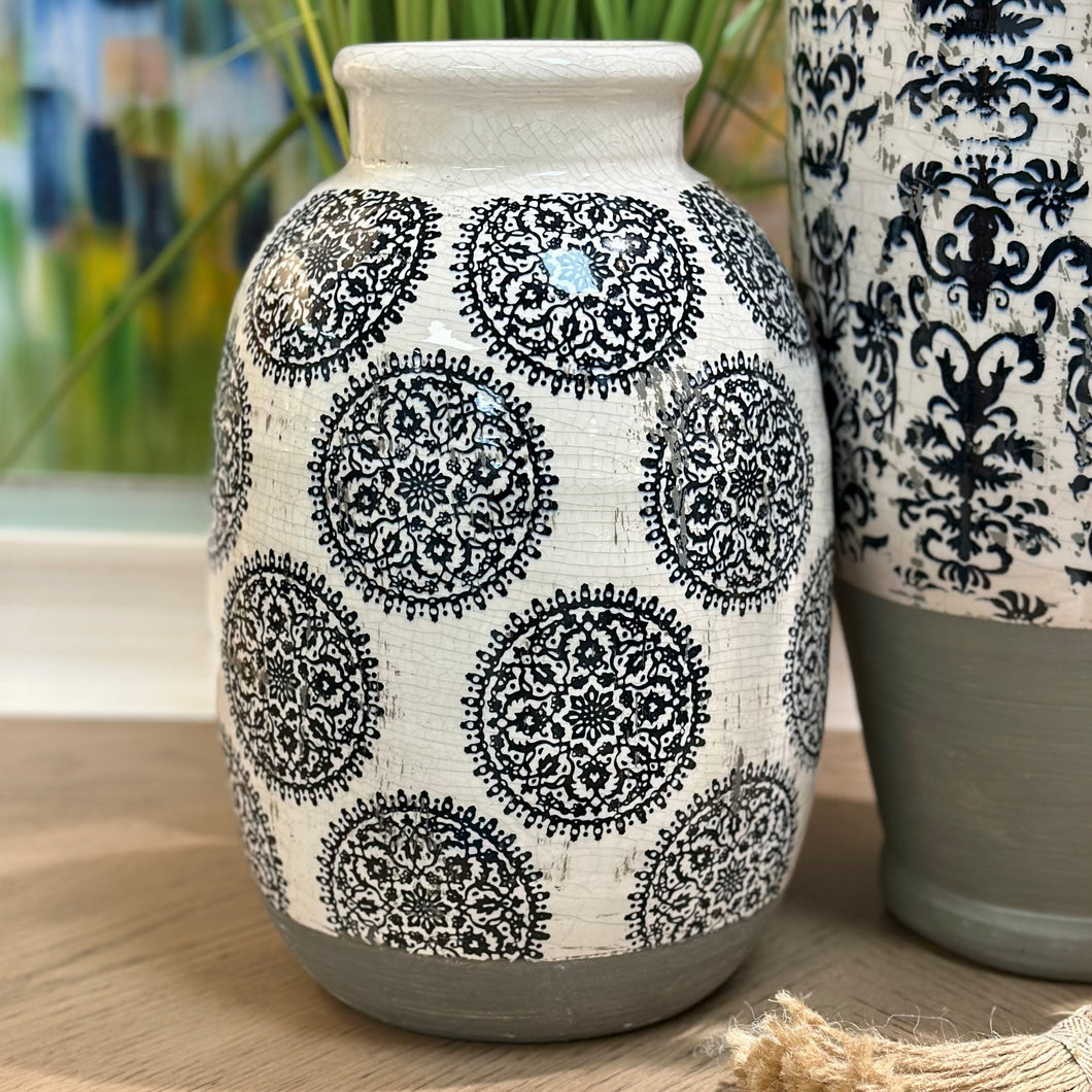 PB Blk/White Vase