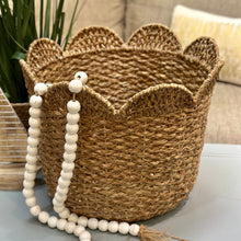 Load image into Gallery viewer, LG Scalloped Woven Basket
