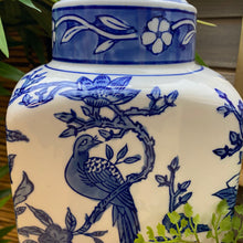 Load image into Gallery viewer, Blue &amp; White Bird Motif Lamp

