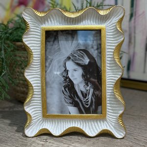Gold Scalloped Pic Frame