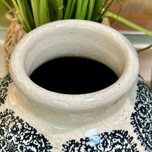 Load image into Gallery viewer, PB Blk/White Vase
