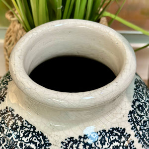 PB Blk/White Vase