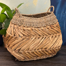 Load image into Gallery viewer, Woven Handle Basket
