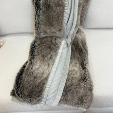 Load image into Gallery viewer, PB Gray Faux Throw
