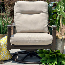 Load image into Gallery viewer, Brown Jordan &#39;Fremont&#39; Outdoor Chair
