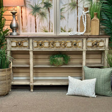 Load image into Gallery viewer, Hooker 'Legends' Console
