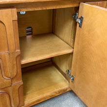 Load image into Gallery viewer, Geometric 4DR Cabinet
