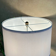 Load image into Gallery viewer, Frosted Glass White Lamp
