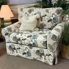 Load image into Gallery viewer, La Z Boy Chair &amp; Ottoman
